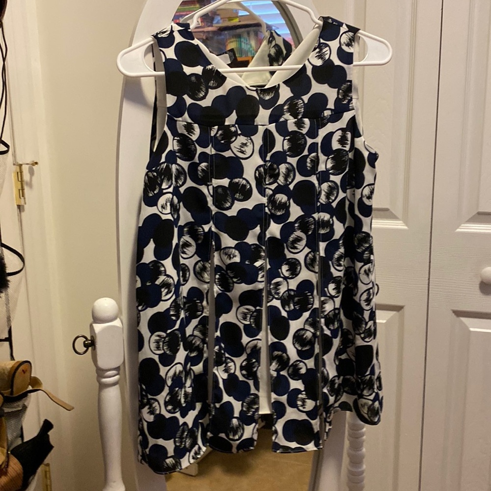 Alfani sleeveless printed navy blue and off white top. Worn once. Size XS.
